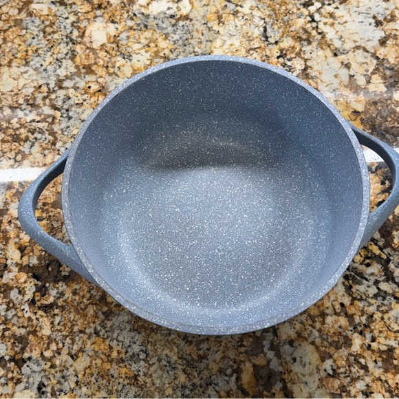 Master Class Cookware Casserole/Pot  11 inch With Lid Qt Blue Speckled EUC - Picture 3 of 7